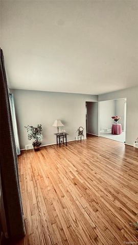 15078 Houghton St, Livonia, MI 48154