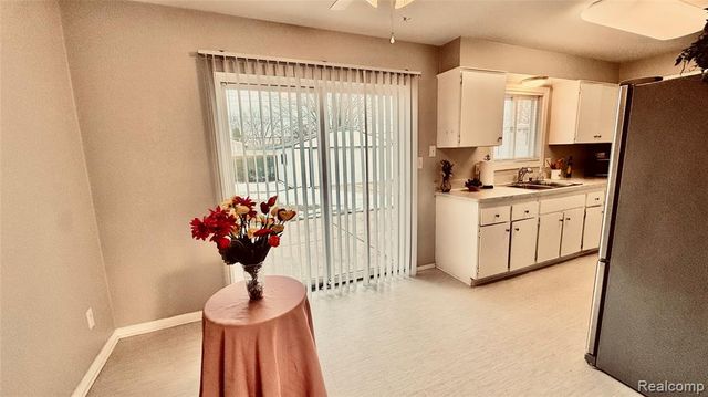 15078 Houghton St, Livonia, MI 48154