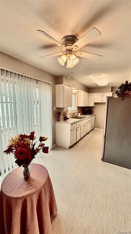 15078 Houghton St, Livonia, MI 48154