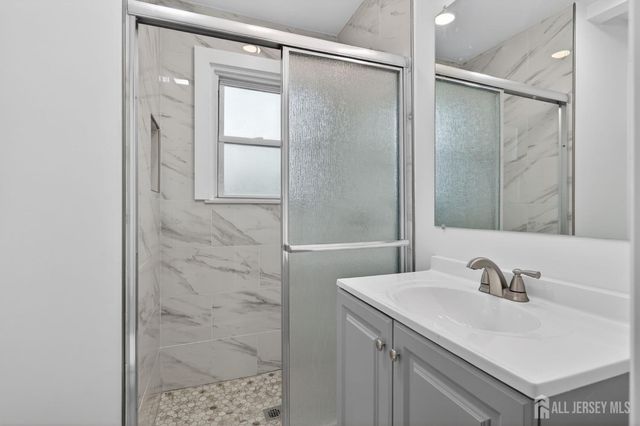 16 Gordon Street, Aberdeen, NJ 07721
