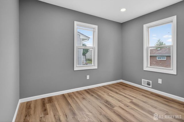 16 Gordon Street, Aberdeen, NJ 07721