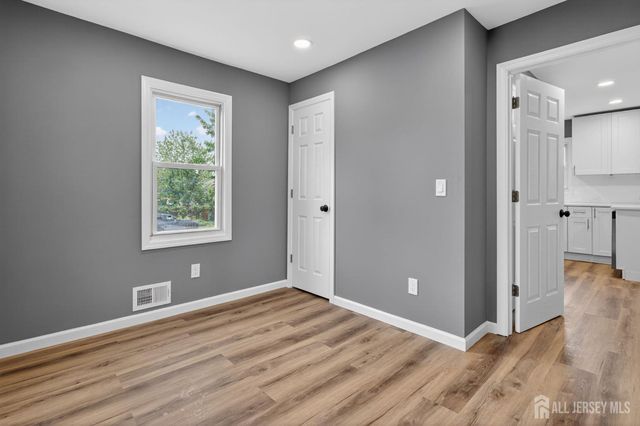 16 Gordon Street, Aberdeen, NJ 07721