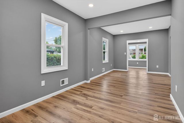 16 Gordon Street, Aberdeen, NJ 07721