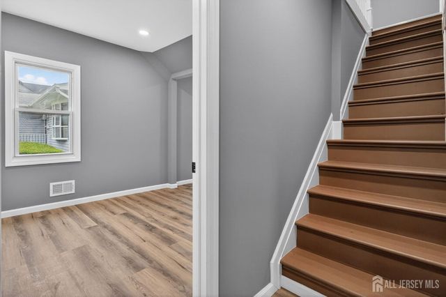 16 Gordon Street, Aberdeen, NJ 07721