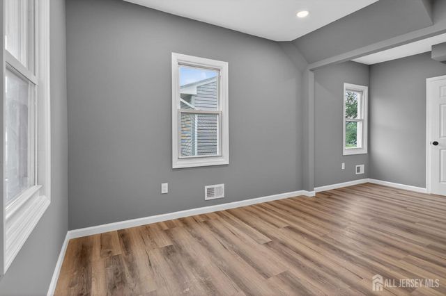 16 Gordon Street, Aberdeen, NJ 07721