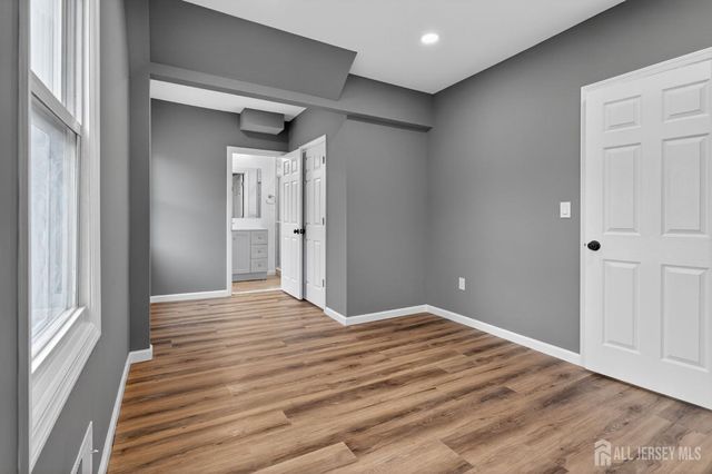 16 Gordon Street, Aberdeen, NJ 07721