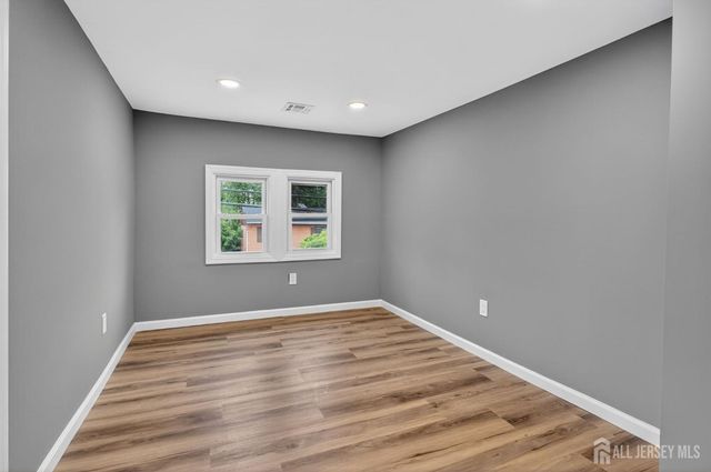 16 Gordon Street, Aberdeen, NJ 07721