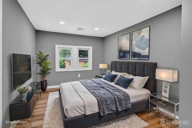 16 Gordon Street, Aberdeen, NJ 07721