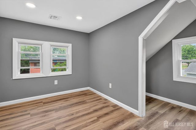 16 Gordon Street, Aberdeen, NJ 07721