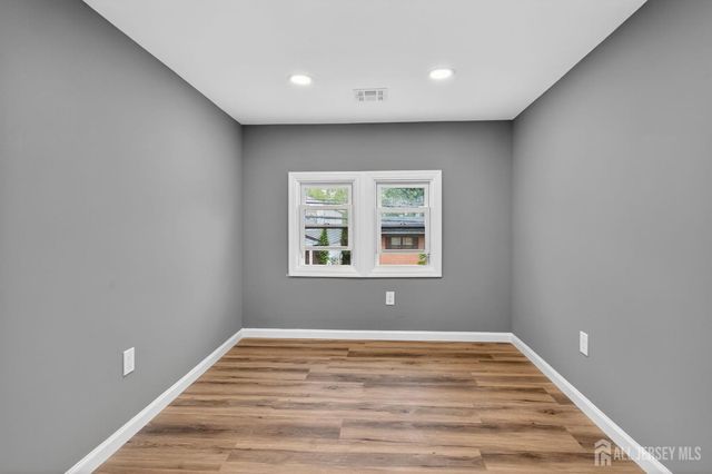 16 Gordon Street, Aberdeen, NJ 07721