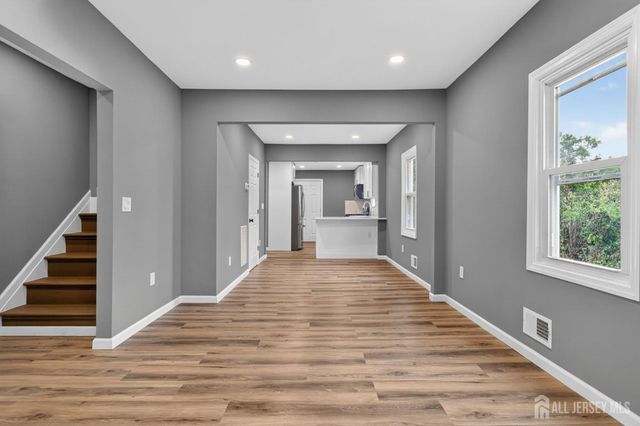 16 Gordon Street, Aberdeen, NJ 07721