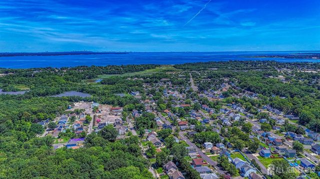 16 Gordon Street, Aberdeen, NJ 07721