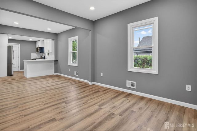 16 Gordon Street, Aberdeen, NJ 07721