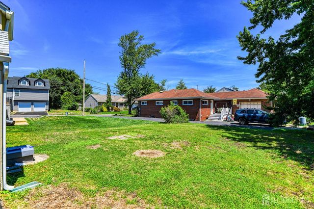 16 Gordon Street, Aberdeen, NJ 07721
