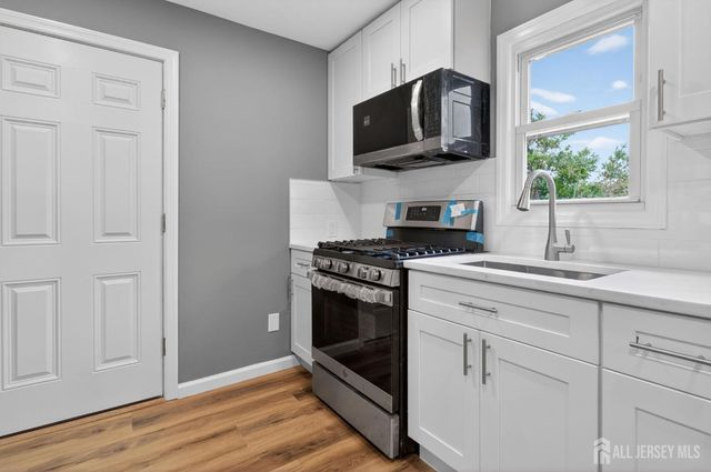 16 Gordon Street, Aberdeen, NJ 07721
