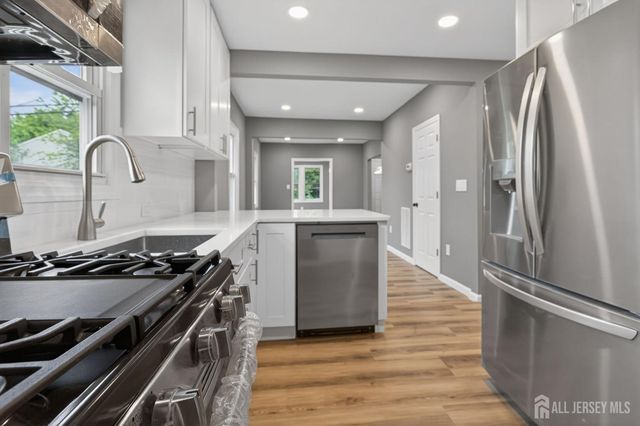 16 Gordon Street, Aberdeen, NJ 07721