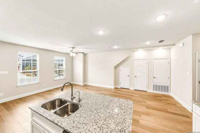 7215 MAGNOLIA CRK, San Antonio, TX 78252