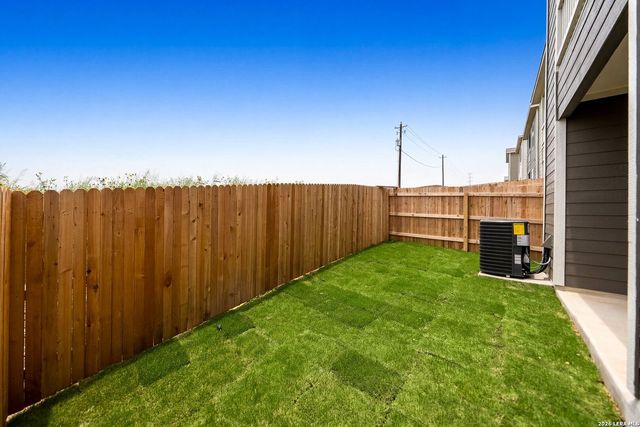 7215 MAGNOLIA CRK, San Antonio, TX 78252