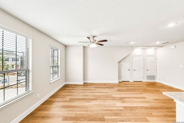 7215 MAGNOLIA CRK, San Antonio, TX 78252