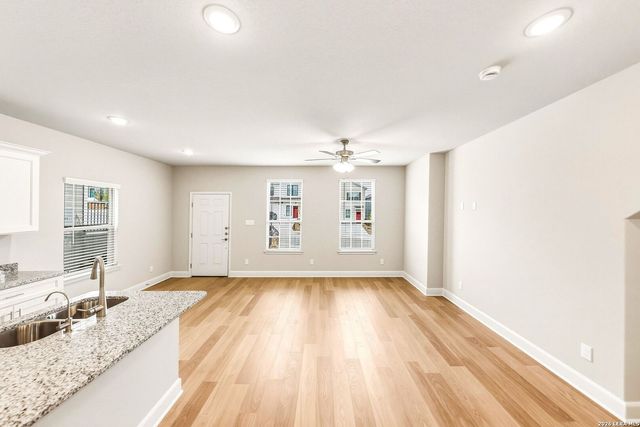 7215 MAGNOLIA CRK, San Antonio, TX 78252