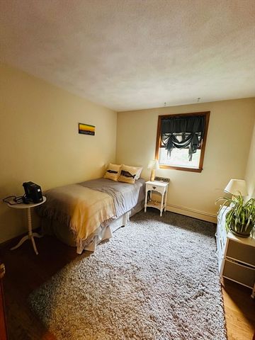 51 Stoughton St, Quincy, MA 02169