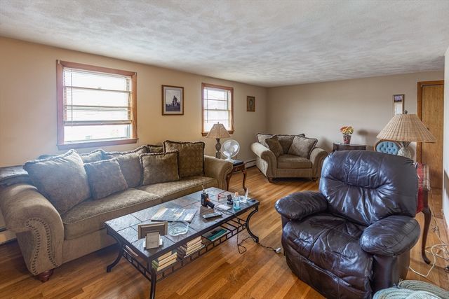 51 Stoughton St, Quincy, MA 02169