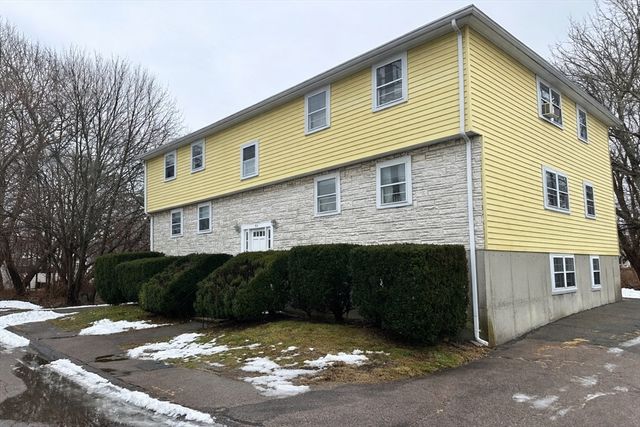 51 Stoughton St, Quincy, MA 02169