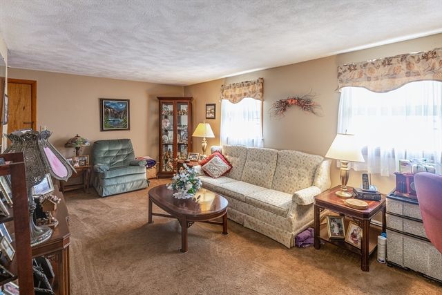 51 Stoughton St, Quincy, MA 02169