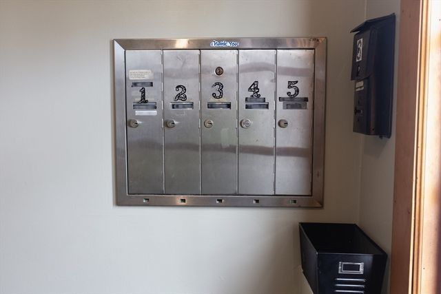 51 Stoughton St, Quincy, MA 02169