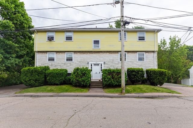 51 Stoughton St, Quincy, MA 02169