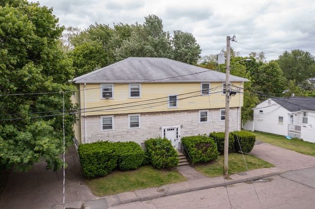 51 Stoughton St, Quincy, MA 02169