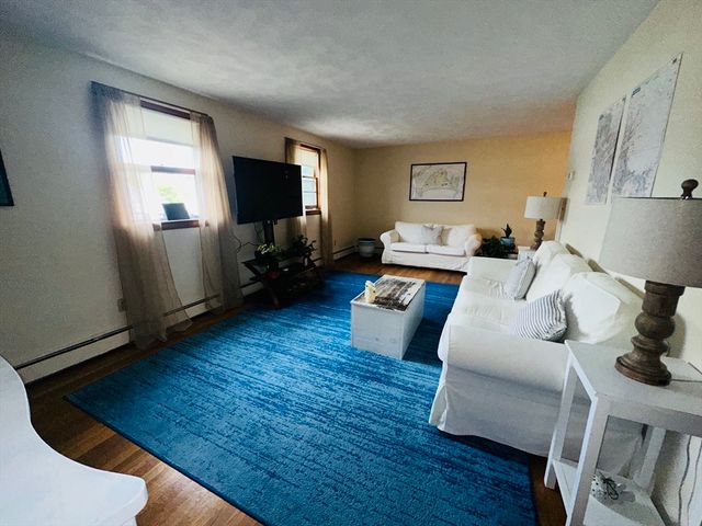 51 Stoughton St, Quincy, MA 02169