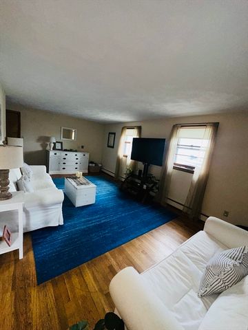 51 Stoughton St, Quincy, MA 02169