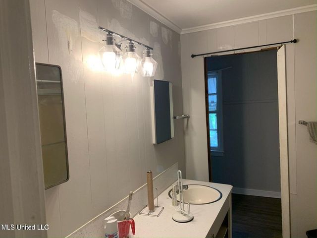 2330 Raymond Road, Jackson, MS 39213