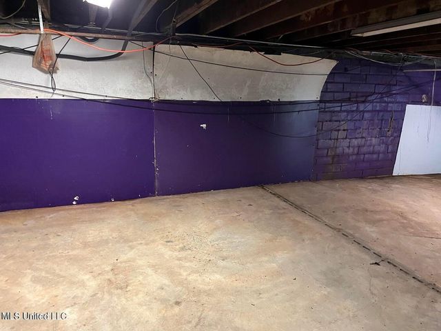 2330 Raymond Road, Jackson, MS 39213