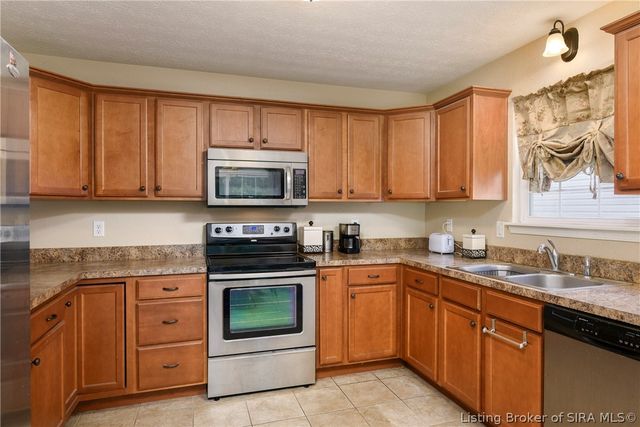 1620 Jacobs Lane, Jeffersonville, IN 47130