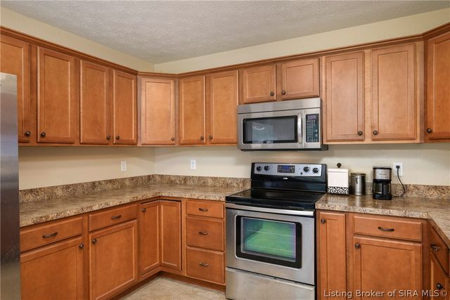 1620 Jacobs Lane, Jeffersonville, IN 47130
