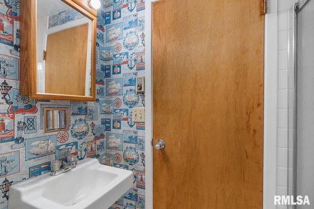 1325 S Bates Avenue, Springfield, IL 62704