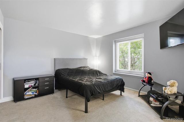 735 Claire Pointe Circle, Saint Clair Shores, MI 48081