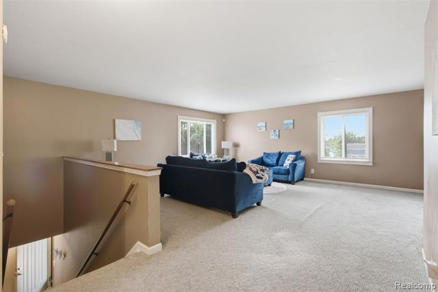 735 Claire Pointe Circle, Saint Clair Shores, MI 48081