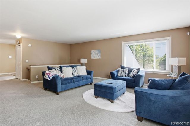 735 Claire Pointe Circle, Saint Clair Shores, MI 48081