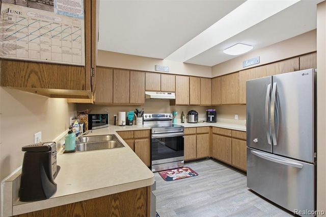 735 Claire Pointe Circle, Saint Clair Shores, MI 48081