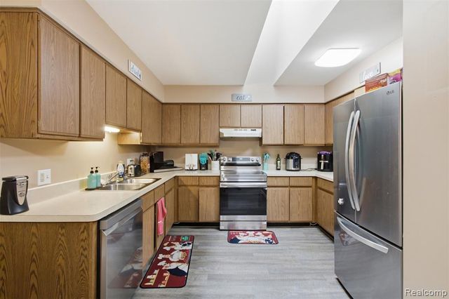735 Claire Pointe Circle, Saint Clair Shores, MI 48081