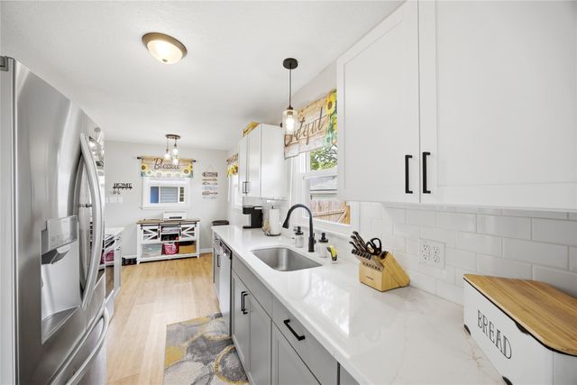 1127 Maple Avenue, Norwalk, IA 50211