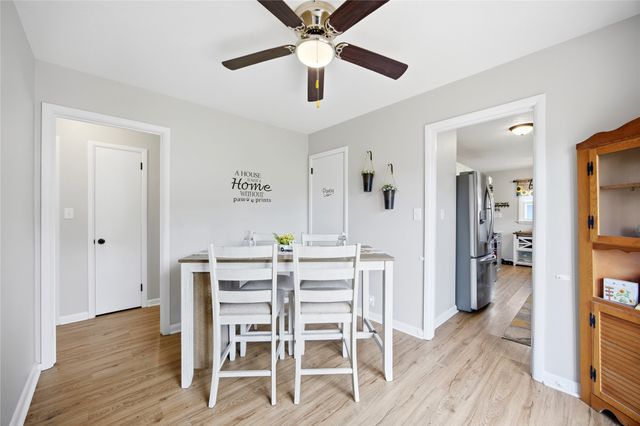 1127 Maple Avenue, Norwalk, IA 50211