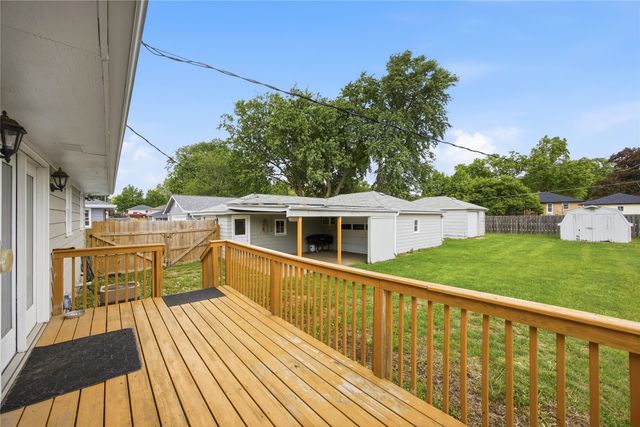 1127 Maple Avenue, Norwalk, IA 50211