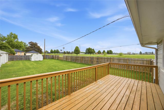 1127 Maple Avenue, Norwalk, IA 50211