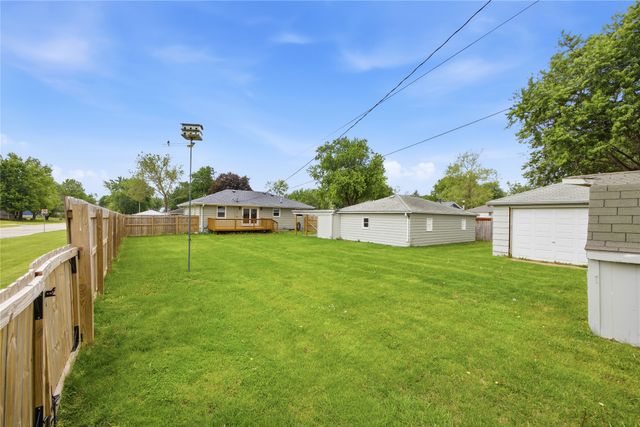 1127 Maple Avenue, Norwalk, IA 50211