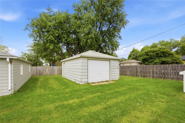 1127 Maple Avenue, Norwalk, IA 50211