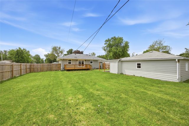 1127 Maple Avenue, Norwalk, IA 50211